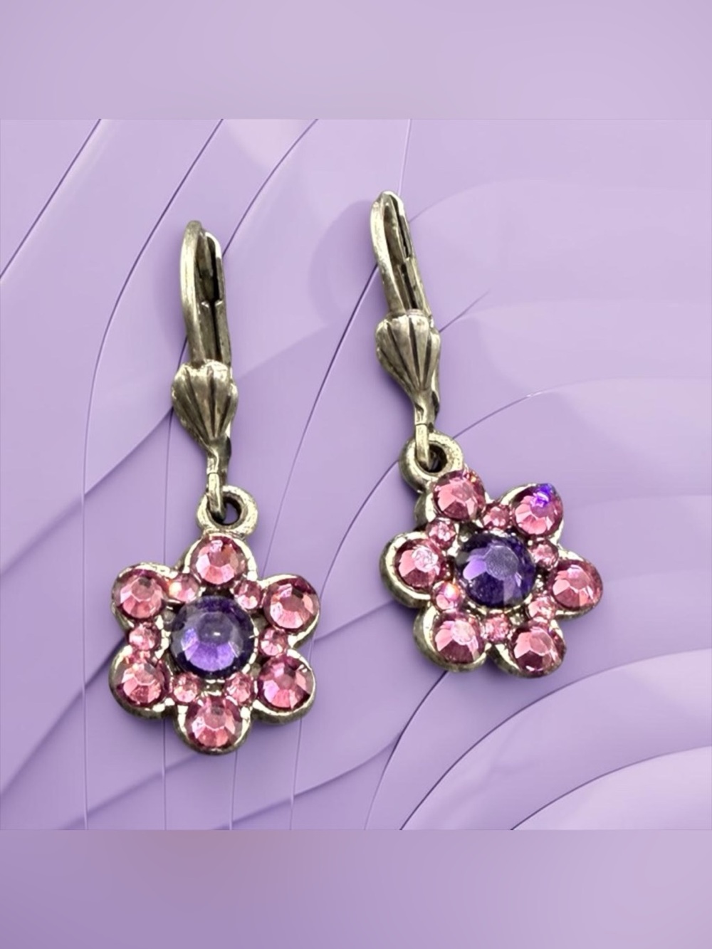 🏷️‼️5/$25🏷️‼️💜🩷Lavender & Rose Crystal Daisy Silver-Tone Drop Earrings/NWOT💜🩷